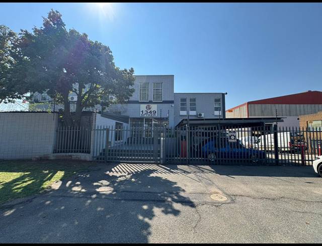 2,991M² WAREHOUSE FOR SALE IN STORMILL